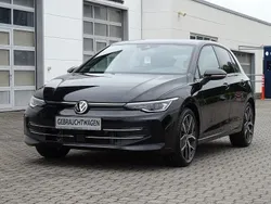 Grenadillschwarz metallic Gebraucht 2024 VW Golf VIII Edition Limousine | 34.400 € (Etwas zu teuer)