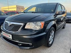 Grau Gebraucht 2012 Lancia Voyager Gold Van / Kleinbus | 8.999 € (Guter Preis)
