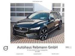 Onyx black / metallic Gebraucht 2024 Volvo V60 CC Kombi | 46.800 € (Fairer Preis)