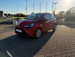 Rot Gebraucht 2022 Toyota Aygo X-play Kleinwagen | 12.790 € (Fairer Preis)