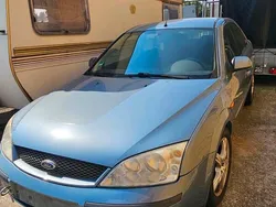 Blau Gebraucht 2002 Ford Mondeo Limousine | 800 €