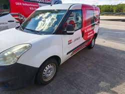 Weiß Gebraucht 2013 Opel Combo Van / Kleinbus | 3.000 €
