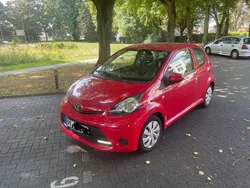 Rot Gebraucht 2013 Toyota Aygo Cool Kleinwagen | 3.900 € (Fairer Preis)