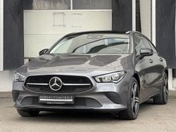 Grau Gebraucht 2021 Mercedes CLA200 Shooting Brake Kombi | 23.300 € (Fairer Preis)