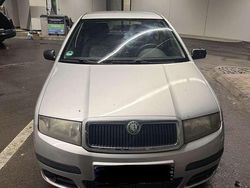 Grau Gebraucht 2005 Skoda Fabia Classic Kleinwagen | 1.200 € (Fairer Preis)
