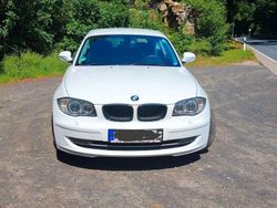 Weiß Gebraucht 2012 BMW 116 Lifestyle Kleinwagen | 6.850 € (Guter Preis)