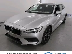 Silber Gebraucht 2019 Volvo V60 Momentum Kombi | 17.666 € (Guter Preis)