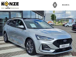 Silber (polarsilber metallic (silber)) Gebraucht 2024 Ford Focus ST-Line Kombi | 21.990 € (Superpreis)