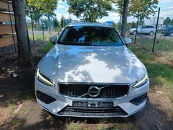 Weiß Gebraucht 2021 Volvo V60 Momentum Kombi | 16.499 € (Superpreis)
