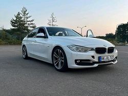 Weiß Gebraucht 2012 BMW 320 Limousine | 11.000 € (Teuer)