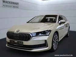 Gelb Gebraucht 2024 Skoda Superb LAURIN & KLEMENT Kombi | 49.800 €