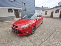 Rot Gebraucht 2011 Ford Focus Titanium Limousine | 4.200 € (Guter Preis)