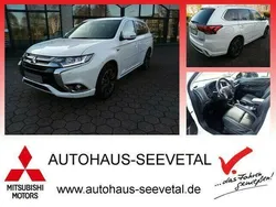 Weiß Gebraucht 2016 Mitsubishi Outlander P-HEV Top SUV | 19.250 € (Fairer Preis)