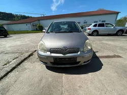 Grey metallic Gebraucht 2004 Toyota Yaris Kleinwagen | 1.550 € (Fairer Preis)