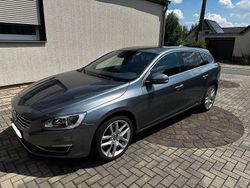Grau Gebraucht 2017 Volvo V60 Summum Kombi | 14.200 € (Guter Preis)