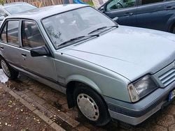Blau Gebraucht 1988 Opel Ascona Kleinwagen | 3.500 €
