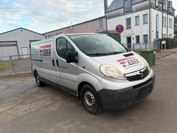 Silber Gebraucht 2006 Opel Vivaro Van / Kleinbus | 2.600 €