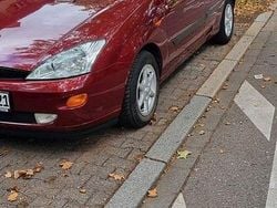 Rot Gebraucht 2001 Ford Focus Futura Kombi | 2.100 € (Fairer Preis)