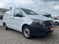 Weiß Gebraucht 2022 Mercedes Vito Van / Kleinbus | 15.990 €