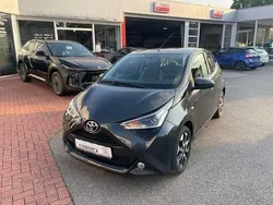 Dark grey Gebraucht 2020 Toyota Aygo X-play Kleinwagen | 10.300 € (Fairer Preis)