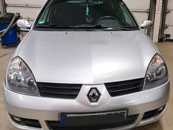 Silber Gebraucht 2007 Renault Clio II Kleinwagen | 2.000 € (Fairer Preis)