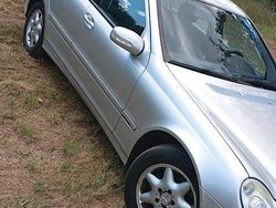 Silber Gebraucht 2003 Mercedes C180 Limousine | 900 € (Fairer Preis)