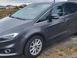 Grau Gebraucht 2015 Ford S-MAX S Van / Kleinbus | 11.000 € (Fairer Preis)