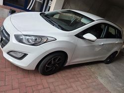 Weiß Gebraucht 2015 Hyundai i30 Style Kombi | 5.000 € (Fairer Preis)