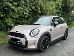 Grau Gebraucht 2023 Mini Cooper Classic Kleinwagen | 22.000 € (Guter Preis)