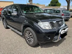 Schwarz Gebraucht 2010 Nissan Navara Abholung | 9.000 €
