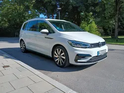 Weiß Gebraucht 2018 VW Touran R Van / Kleinbus | 25.000 € (Etwas zu teuer)