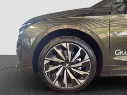Olibogrün metallic Gebraucht 2025 Skoda Enyaq iV SportLine SUV | 53.390 €