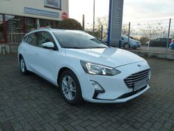 Weiß Gebraucht 2021 Ford Focus Cool & Connect Limousine | 13.690 € (Superpreis)
