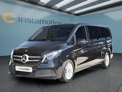 Schwarz Gebraucht 2023 Mercedes V300 Van / Kleinbus | 63.449 € (Fairer Preis)