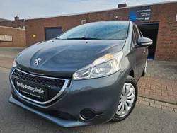 Grau Gebraucht 2015 Peugeot 208 Kleinwagen | 7.790 € (Etwas zu teuer)