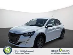 Schneeweiß Gebraucht 2021 Peugeot e-208 Active Kleinwagen | 14.880 € (Fairer Preis)