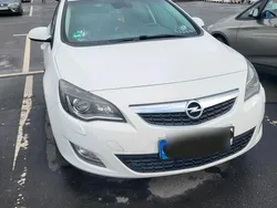 Weiß Gebraucht 2011 Opel Astra Sport Kombi | 5.500 € (Fairer Preis)