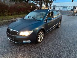 Blau Gebraucht 2012 Skoda Superb Elegance Kombi | 3.800 € (Superpreis)