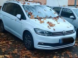 Weiß Gebraucht 2017 VW Touran Van / Kleinbus | 15.800 € (Teuer)