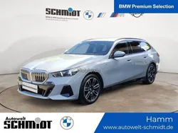 Grau Gebraucht 2024 BMW 520 M Sport Kombi | 50.289 € (Superpreis)