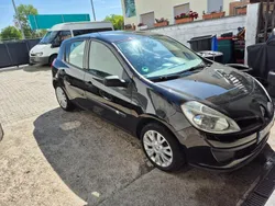 Schwarz Gebraucht 2006 Renault Clio II Kleinwagen | 2.000 €