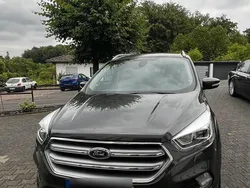 Grau Gebraucht 2017 Ford Kuga SUV | 15.500 €