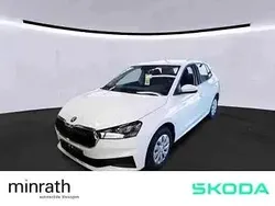 Weiß Gebraucht 2023 Skoda Fabia Active Limousine | 16.899 € (Guter Preis)