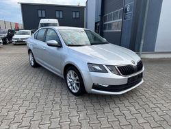 Silber Gebraucht 2017 Skoda Octavia Ambition Limousine | 8.450 € (Fairer Preis)