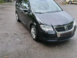 Schwarz Gebraucht 2009 VW Touran Van / Kleinbus | 6.950 € (Etwas zu teuer)
