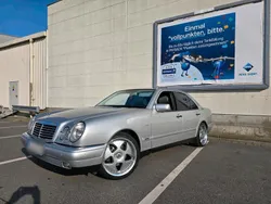 Silber Gebraucht 1999 Mercedes E320 Limousine | 9.900 €