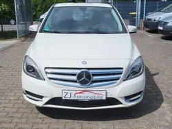 Weiß Gebraucht 2012 Mercedes B180 Van / Kleinbus | 6.599 € (Fairer Preis)