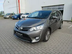 Grau Gebraucht 2016 Toyota Verso Edition-S Van / Kleinbus | 12.900 € (Fairer Preis)