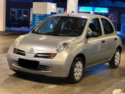 Grau Gebraucht 2004 Nissan Micra Kleinwagen | 950 € (Fairer Preis)