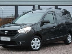 Grau Gebraucht 2020 Dacia Dokker Comfort Van / Kleinbus | 9.980 € (Superpreis)